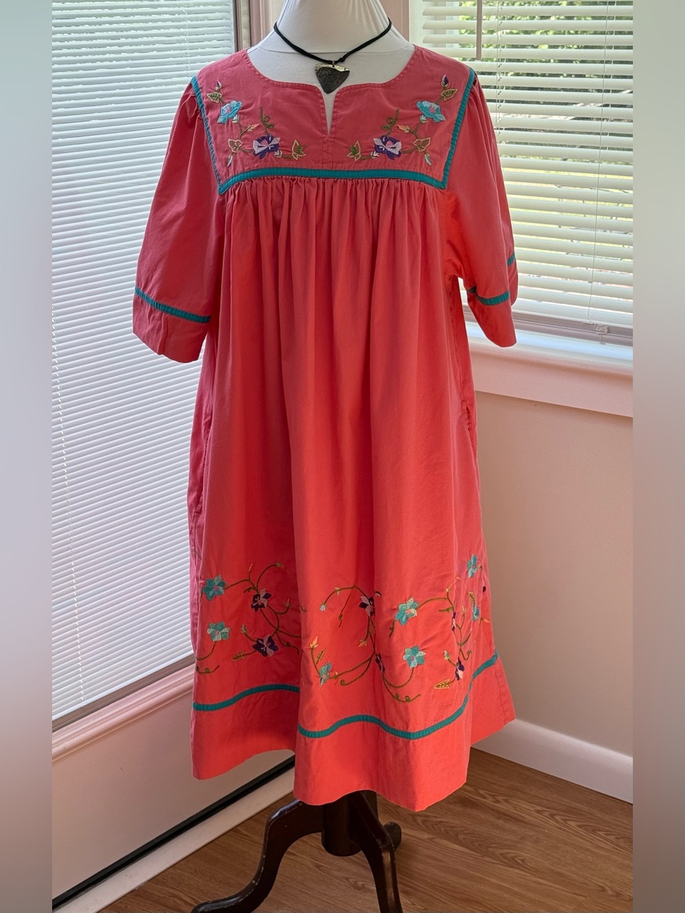 Vintage Bechamel 100% Cotton Women’s Floral Embroidered Patio Garden House Dress